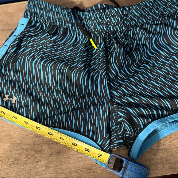 Women’s Running/Athletic Shorts Heat Gear Under Armour XS with drawstring - Picture 10 of 13